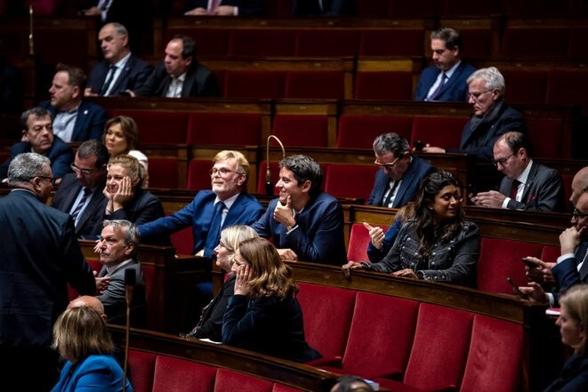 Marc Fesneau, Gabriel Attal, et les députés de l’ex-majorité à l’Assemblée nationale le 13 novembre 2024. © Photo Andrea Savorani Neri / NurPhoto via AFP