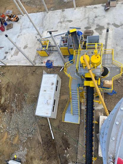 Beton blok makinesi yerleşim sahasından bir görünüm RDC- Demokratik Kongo Cumhuriyeti