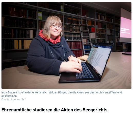 Inga Guttzeit ist eine der ehrenamtlich tätigen Bürger, die die Akten aus dem Archiv entziffern und abschreiben.