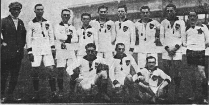 La formazione del I Autoparco che ha partecipato a Milano nel novembre del 1918 al Torneo militare per celebrare la vittoria nella Grande guerra