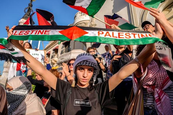 Manifestation à Tunis le 27 mai 2024, contre les attaques israéliennes sur Gaza. © Photo Yassine Gaidi / Anadolu via AFP
https://www.mediapart.fr/journal/international/021124/avec-gaza-la-jeunesse-tunisienne-rejette-l-idealisation-naive-de-l-occident

© Photo Yassine Gaidi / Anadolu via AFP
