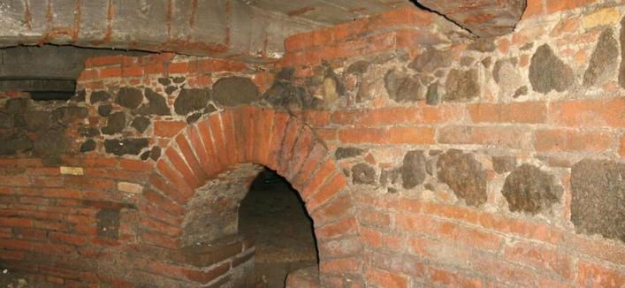 particolare della tricora in mattoni