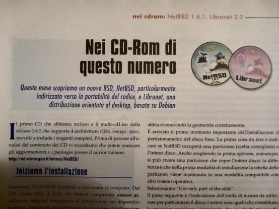 Pagina di una rivista del 2004, descrive gli OS presenti nei CDROM allegati (NetBSD e Libranet)