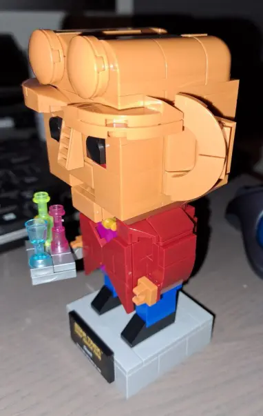 Same Quark as in previous image, only more turned towards the side so you can see more detail and can admire his wonderful lobes. Ahhh, the lobes. Bet he's gonna ask for oo-mox now. When he does, don't do it! JUST DON'T!