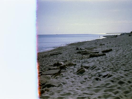 A view of an empty beach on the Ionian Sea, early in the morning in Apulia. A first of the roll, shot on Lomography LomoChrome Color ‘92 35mm analogue film with a Yashica T4 camera.