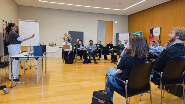 Picture of the workshop "Research Data and Software Competencies" at the VW Foundation's thematic week on "Digital Competencies in Academia" in Hannover's Xplanatorium at Schloss Herrenhausen