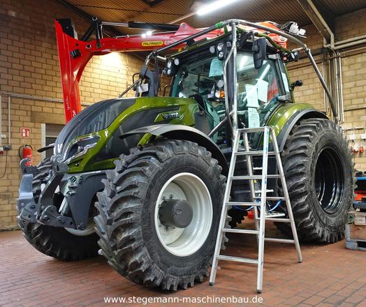 Schlepper Valtra T215