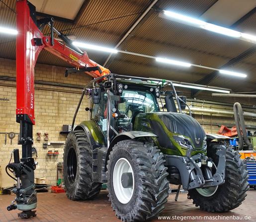 Schlepper Valtra T215