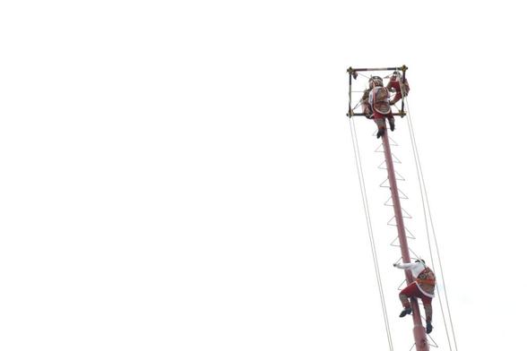 voladores de papantla en la torre