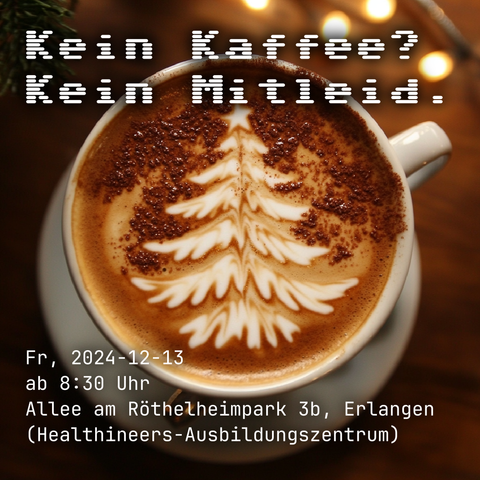 Eine Cappucino-Tasse von oben, als Schaum-Deko ist ein Tannenbaum gemacht