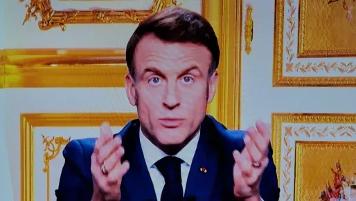 Photo d'Emmanuel Macron en plein discours.
