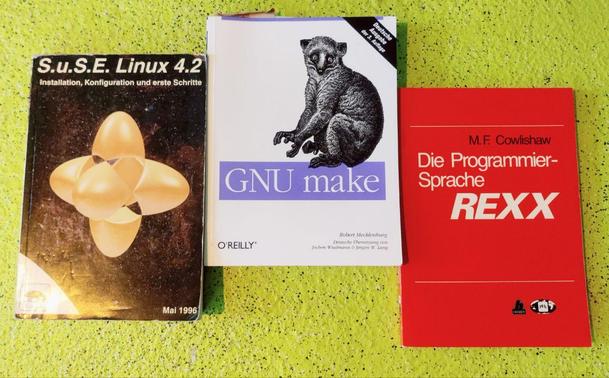 3 Buecher:
- SuSE Linux 4.2
- GNU make
- Die Programmiersprache REXX