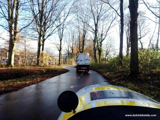Maintenance vehicle still on the cycle-path ahead of me. Again, I sort of could pass it, but there's a blind corner so I stay behind. Going a little slower for a short distance is never really a problem, of course.