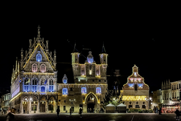 Holiday season’s festive lights at Mechelen’s town hall