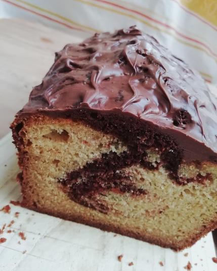 Cake marbré gingembre chocolat avec glaçage chocolat