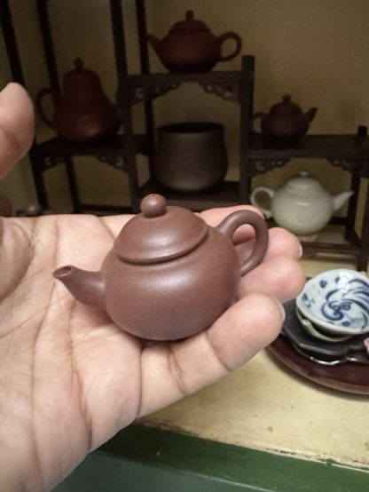 Absurdly small pot that is useful for tasting expensive teas when you want to brew just a little and sort what you are aging.