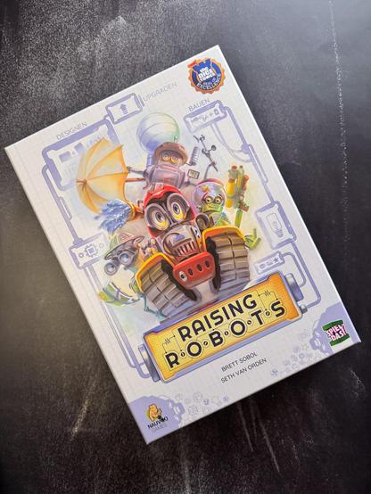 Schachtel Raising Robots