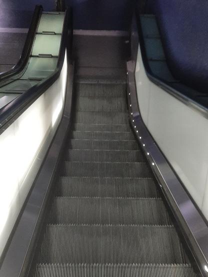 Rolltreppe, Blick nach unten