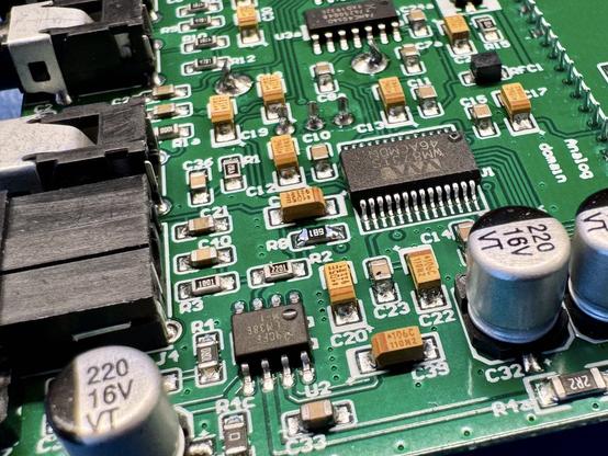 The mcHF UI board with the R8 resistor soldered in. This provides phantom power to the electret microphone of the handset.