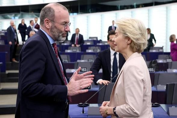 Le président du Parti populaire européen (PPE), Manfred Weber, avec Ursula von der Leyen au Parlement européen, le 27 novembre 2024 à Strasbourg. © Photo Frederick Florin / AFP