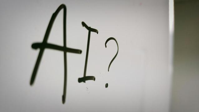 Photograph of a whiteboard on which it is written in black "AI?" By 
Nahrizul Kadri, published on April 17, 2024 under a free Unsplash license: https://bit.ly/4fbQ6Wf.