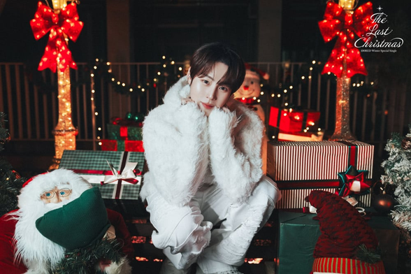 Ha Sungwoon in the Last Christmas Promo with presents and Christmas decorations.