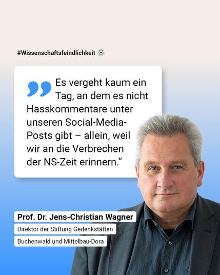 Zitatpost mit Text: „Im Grunde vergeht kaum ein Tag, an dem es nicht Hasskommentare unter unseren Social-Media-Posts gibt – allein, weil wir an die Verbrechen der NS-Zeit erinnern.” und Foto von Prof. Dr. Jens-Christian Wagner, Direktor der Stiftung Gedenkstätten Buchenwald und Mittelbau-Dora.