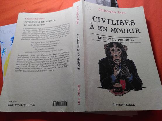 Sur la couverture du livre sous-titré "le prix du progrès" aux éditions Libre, un chimpanzé en costume l'air malheureux avec son smartphone et son fast food

Sur la 4e entre autres : le "progrès" tel que notre société l'a défini s'apparente plus à une maladie n'ayant cesse de dégrader notre façon de vivre...