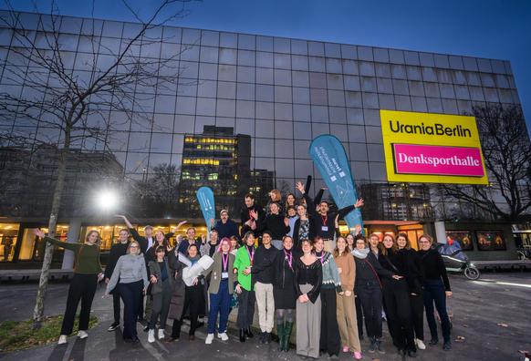 Das Team von Wissenschaft im Dialog beim Forum Wissenschaftskommunikation vor der Urania Berlin