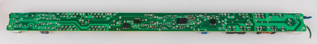 Rückseite der Platine in Grün mit 1 IC und 3 Power MOSFETs