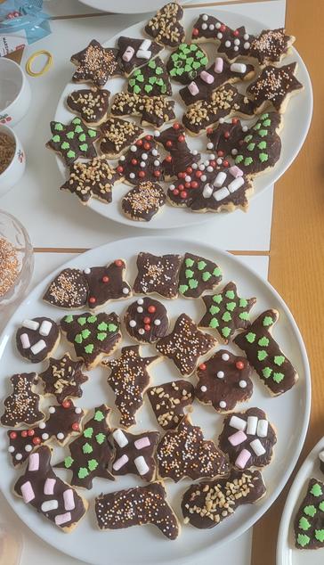 Dekorierte Weihnachtsplätzchen. The typical German Christmas biscuits, the so-called Plätzchen.