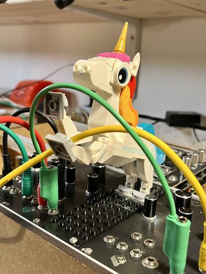 Eurorack blinds with clamping studs in different sizes