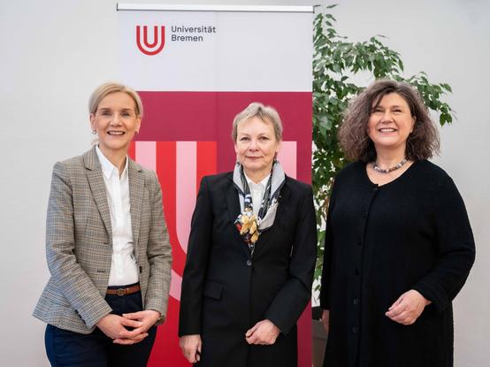 Von links nach rechts: Professorin Jutta Günther, Rektorin der Universität Bremen, Professorin Sabine Kunst, Vorstandsvorsitzende der Joachim Herz Stiftung, und Irene Strebl, Staatsrätin für Umwelt, Klima und Wissenschaft.