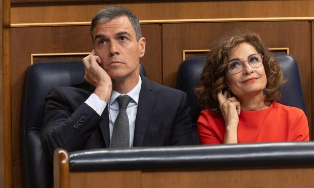 María Jesús Montero y Pedro Sánchez en el Congreso (Europa Press via Getty Images)