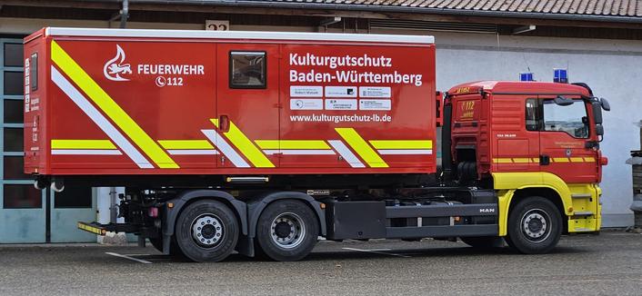Der Abrollcontainer Kulturgutschutz ist ein innovatives, mobiles System, das eine schnelle und effiziente Erstversorgung von Kulturgütern im Katastrophenfall ermöglicht