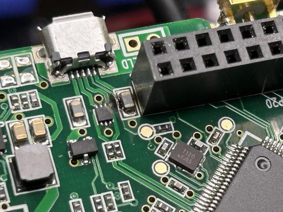 Zoom in of the area around the USB. The fried ground filter is in the middle.
