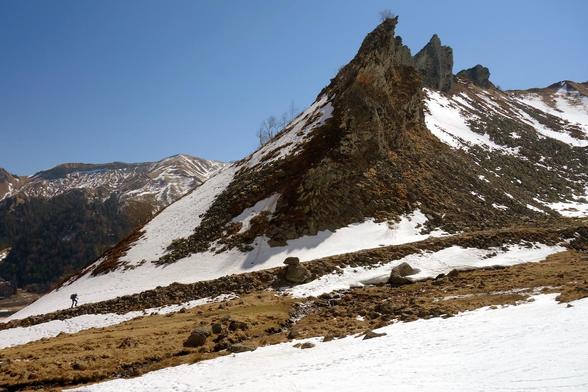 Un dyke dans le massif du Sancy. CC BY Jean-Marie Prival.