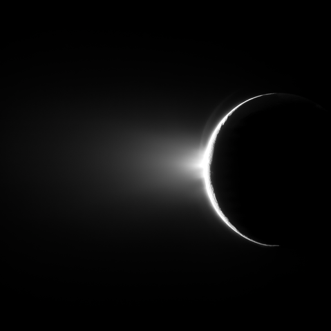 Enceladus_-_April_24_2007_(54217444554).png