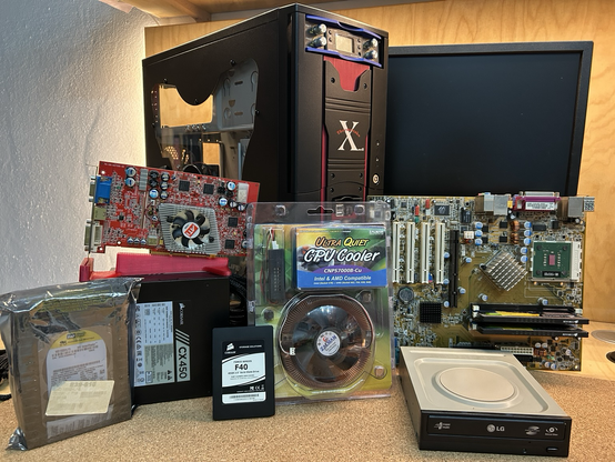 Einzelteile eines Highend Gaming PC Baujahr 2003