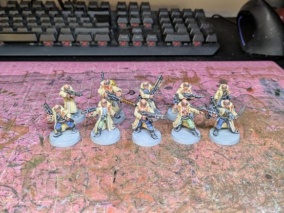 10 Delaque gang models, with greatcoats and various weapons