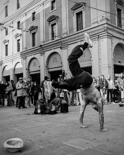 Acrobatic busking, again