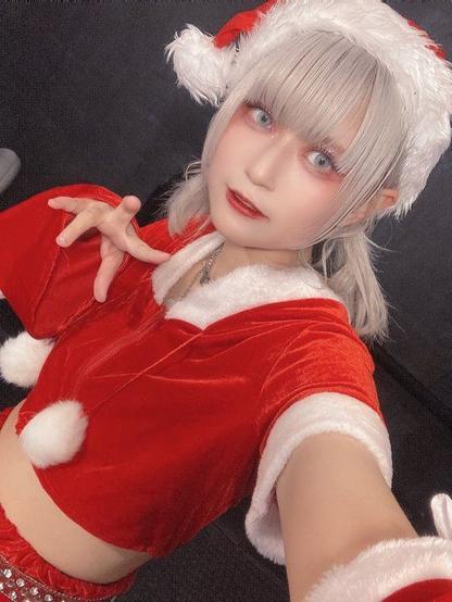 Kanjosen Akubi dressed as Santa