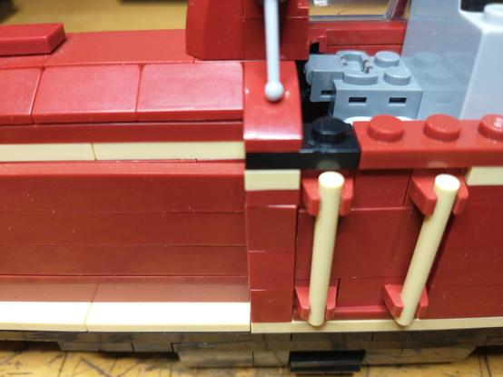 Closeup of the BlueBrixx V100 freight train loco, A black corner plate can be seen which should be dark red to match the color of the rest of the train.