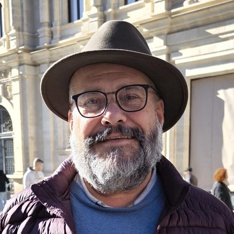 Autorretrato con el sombrero recién instalado