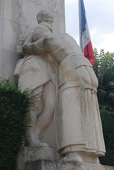 Monument aux morts de la guerre de 1914-1918 à #Châteauroux (#Indre) Le monument aux morts de la guerre de 1914-1918 et son enclos délimité par une grille en fer forgé et un muret, tels que représentés sur le p...
Suite 👉 https://monumentum.fr/monument-historique/pa36000045/chateauroux-monument-aux-morts-de-la-guerre-de-1914-1918
#Patrimoine #MonumentHistorique
Photo CC-BY-SA 4.0 : Ernest Nivet pour les sculptures