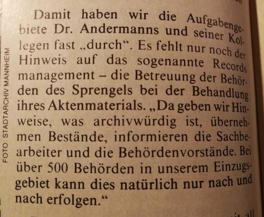 Das Foto zeigt einen Textausschnitt aus dem Heft, in dem die Beratung von Behörden bei der #Schriftgutverwaltung als Records Management bezeichnet wird.