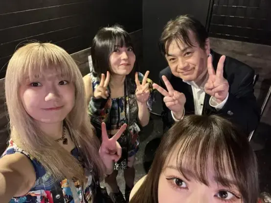 Three idols and ?the manager? Making peace signs.