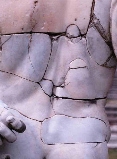 A pain in the back - Nassau 2016
#back #pain #backache #marble #statue