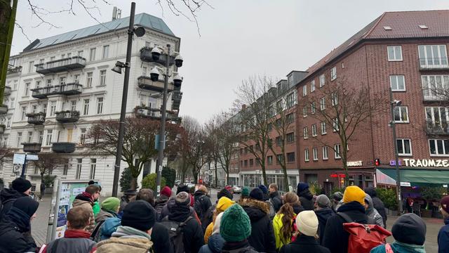 Überwachungsspaziergang zivilgesellschaftlicher Vereine des Bündnisses ReclaimYourFace