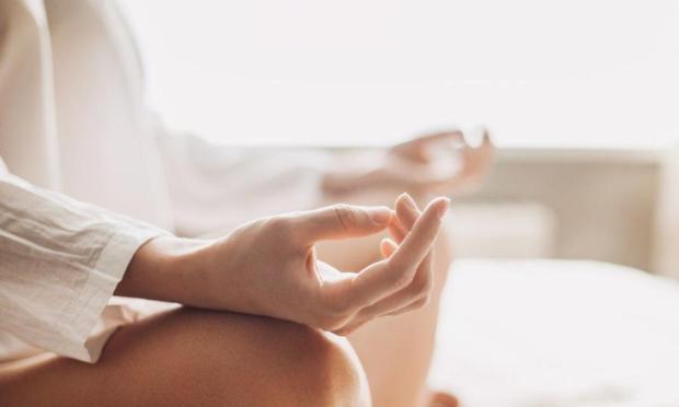 Hacer mindfulness o meditación puede ser muy útil para controlar el estrés. (Getty Images/iStockphoto)
